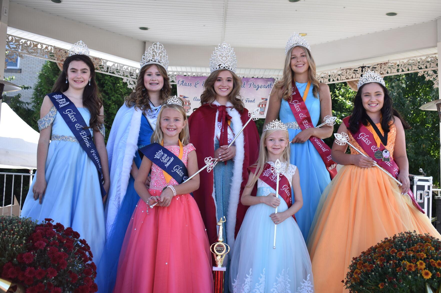 Annual pageant crowns new misses News dailycourier com Annual pageant crowns new misses News dailycourier com