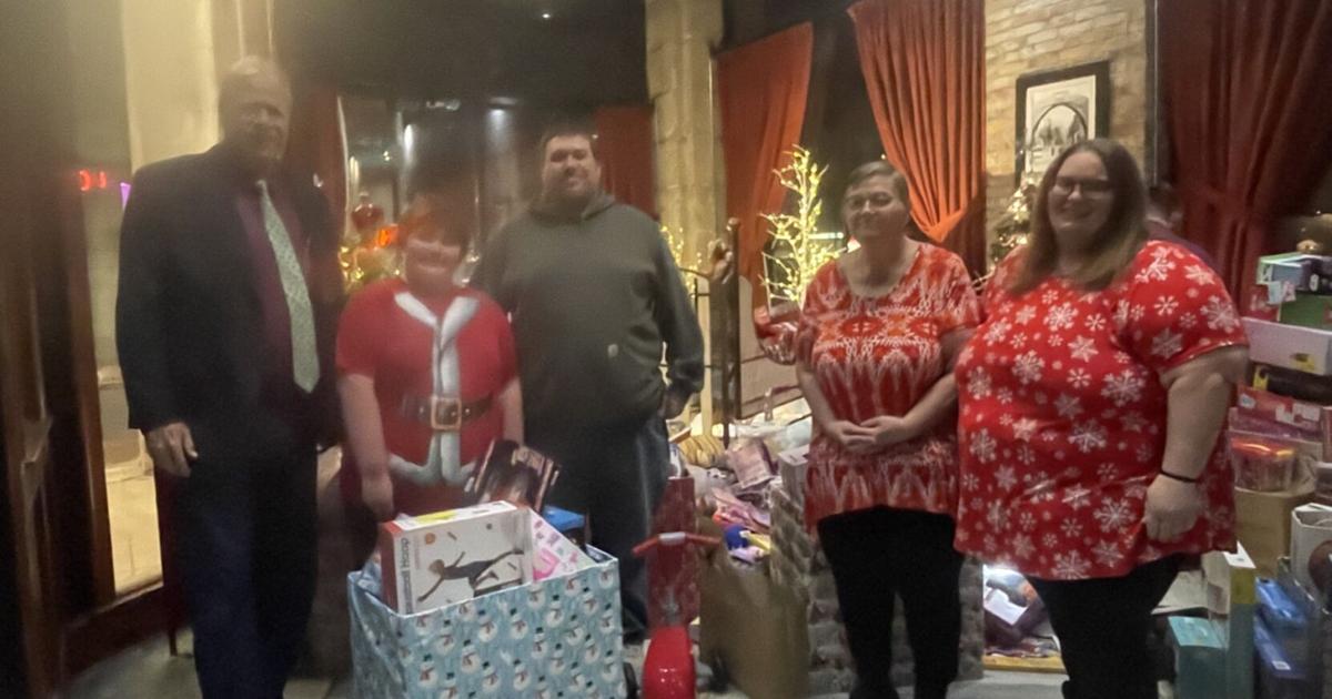 Puz Normalville Normalville family's generosity to toy drive applauded | News ...