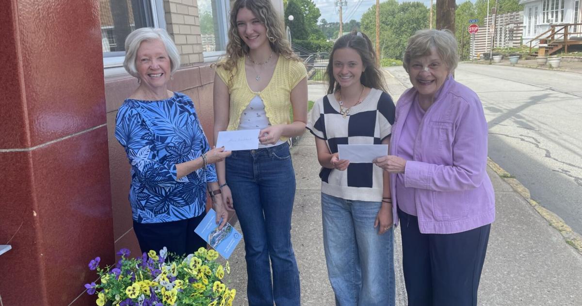 Hospital Club presents scholarships