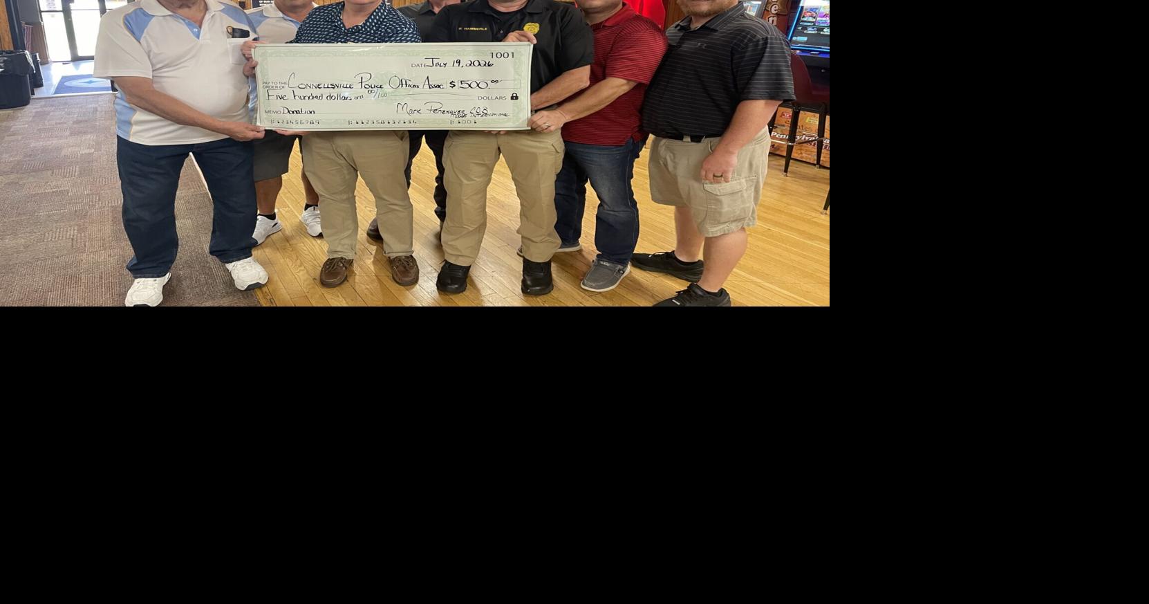 Moose presents donation to police