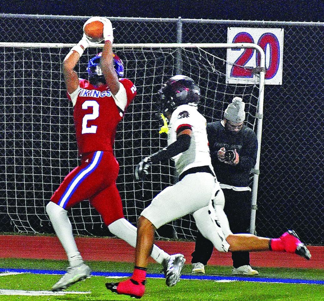 Lukas Lettering Warriors blank Vikings, 55-0 | Sports | dailycourier.com