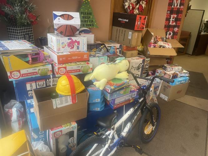 Normalville family's generosity to toy drive applauded | News ...