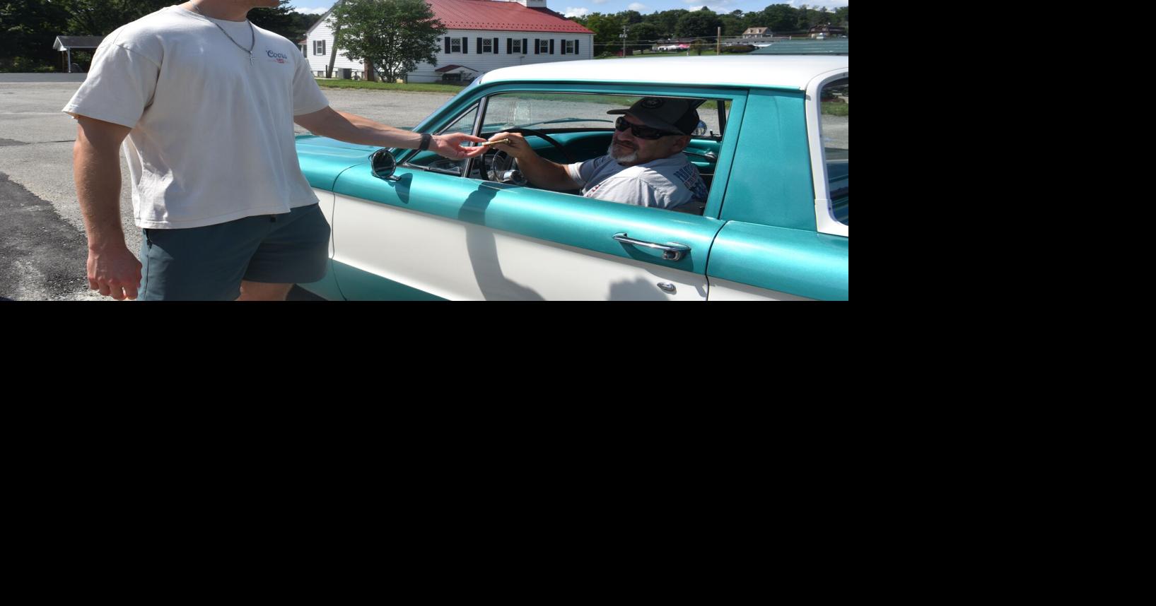 Norvelt car cruise draws crowd