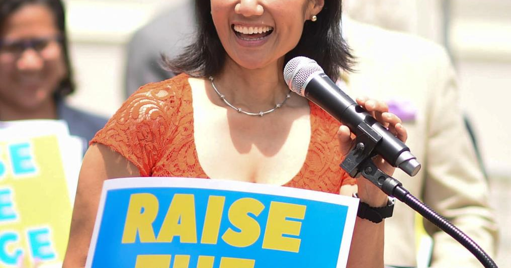 Raising The Minimum Wage Opinion Dailycourier Raising The Minimum Wage Opinion Dailycourier