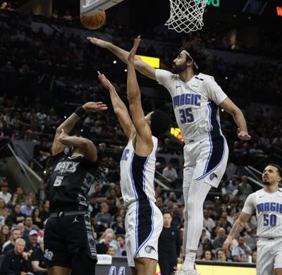 Fourth-quarter surge lifts Magic past Spurs | Tribune | dailygazette.com