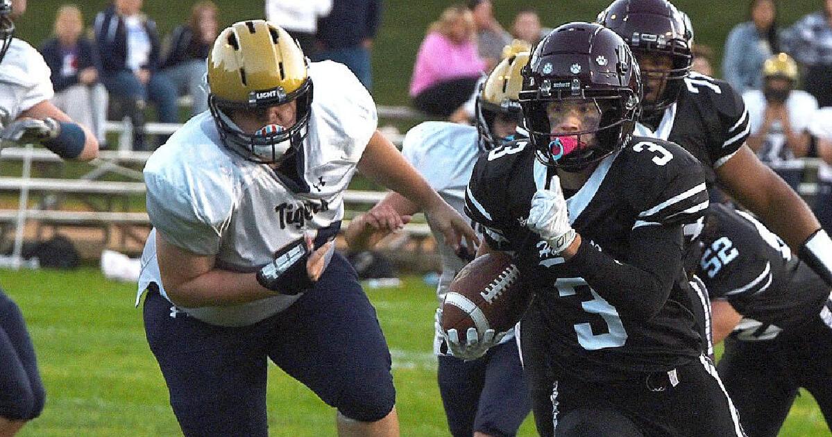 Big second quarter powers Gloversville football past Cohoes Leader