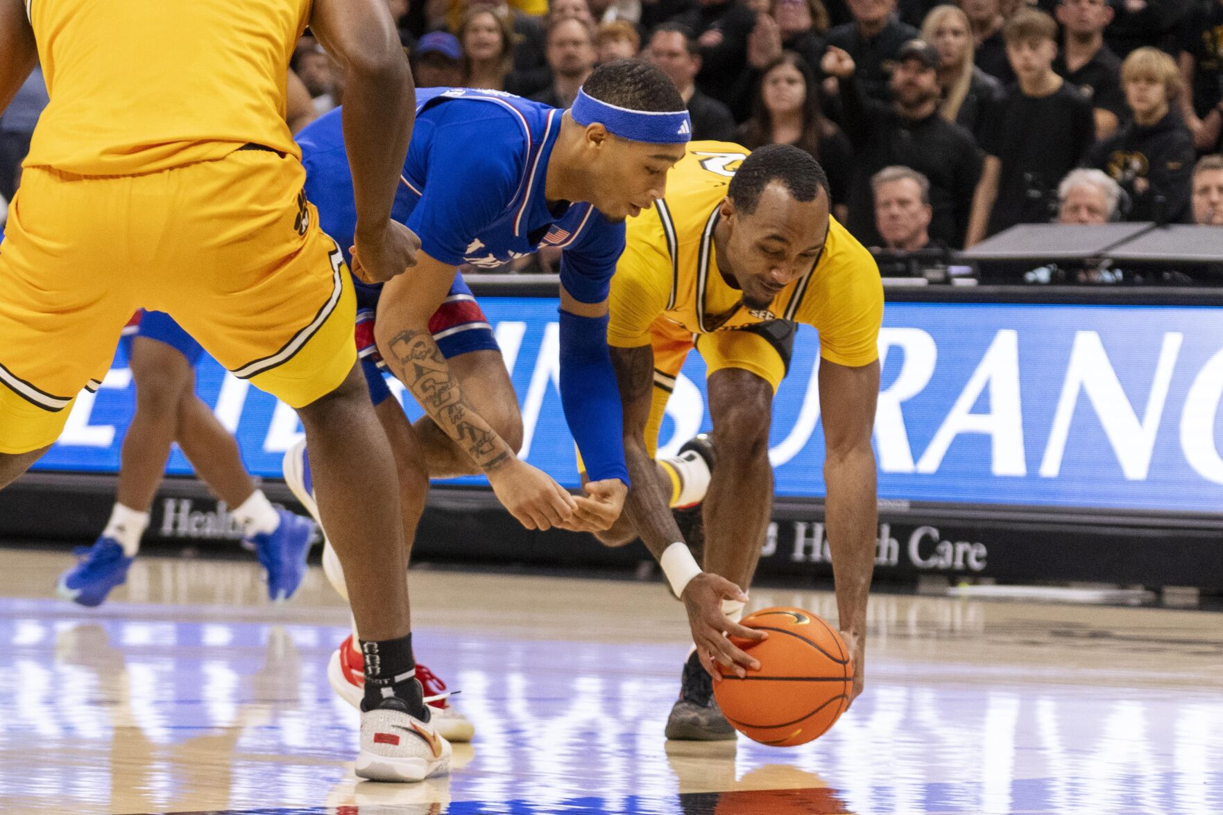 Tamar Bates Scores 29 Points To Help Missouri Beat No. 1 Kansas 76-67 ...