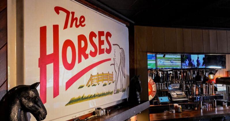 Images: The Horses Lounge, Schenectady (8 photos) - Vimarsana News