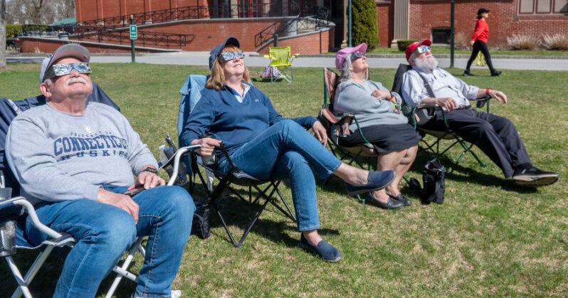 New York sees record number of visitors from eclipse - Vimarsana News