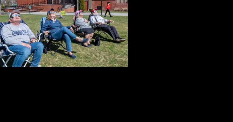 New York sees record number of visitors from eclipse - Vimarsana News