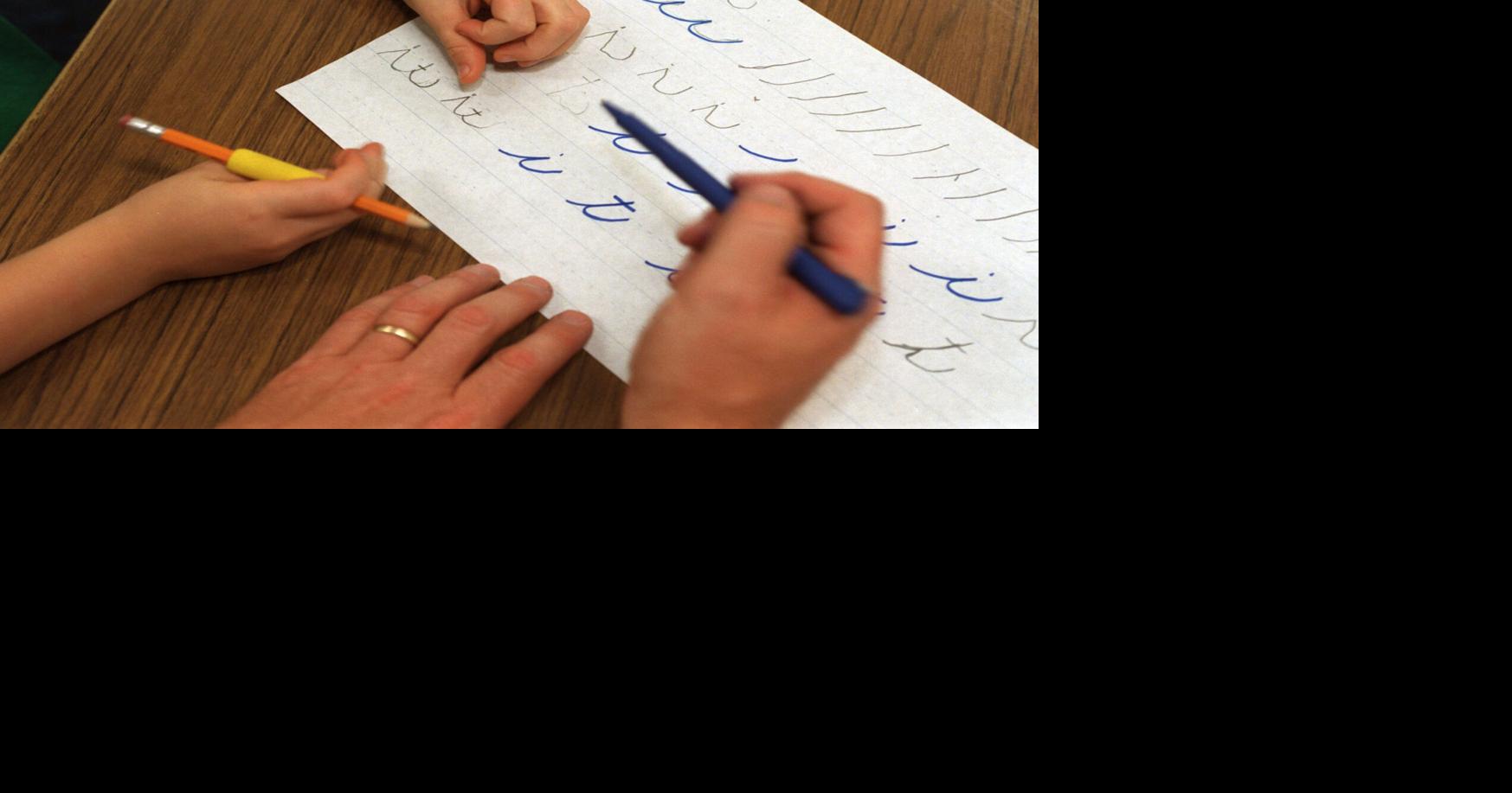 Cursive writing loops back into style in these schools | Tribune ...