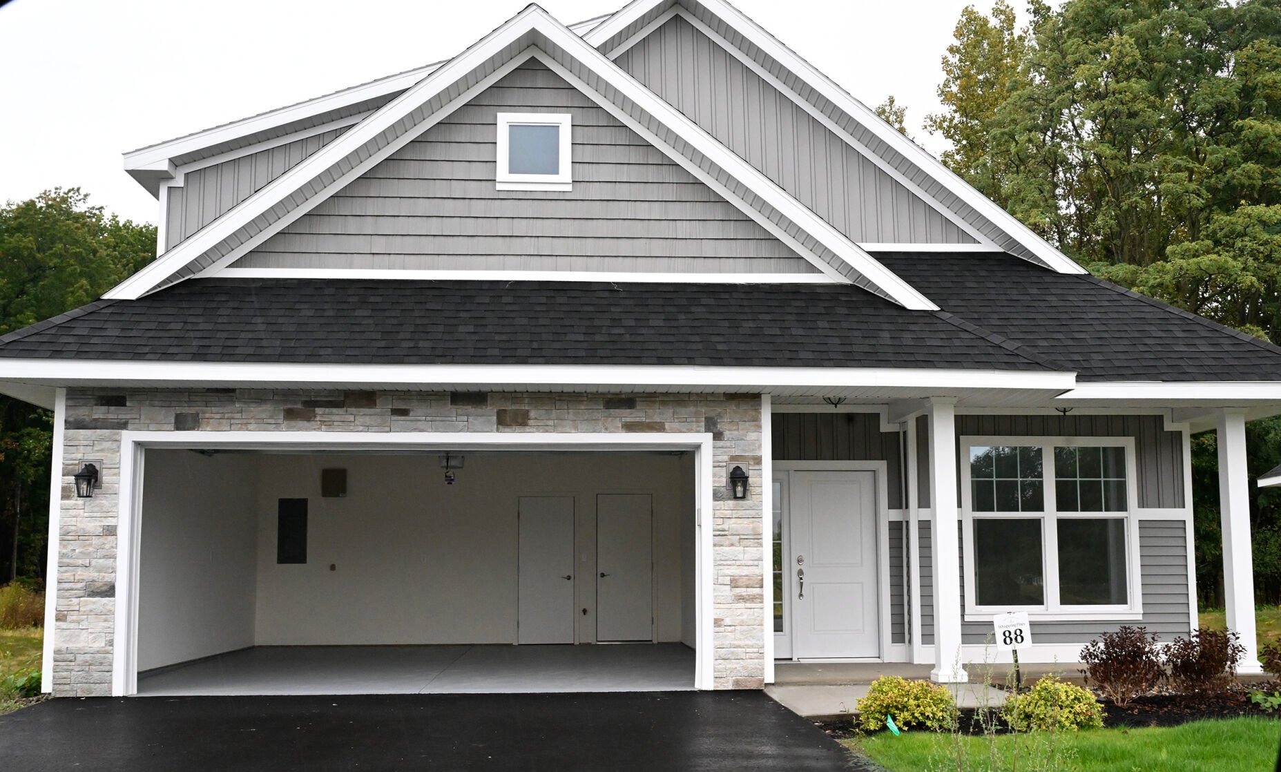 Photos Whispering Pines housing development, Rotterdam Photo