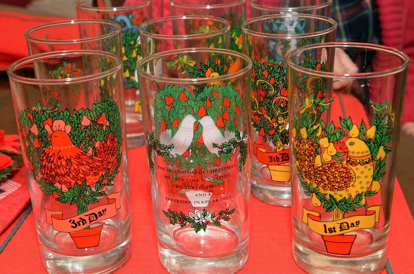 Vintage Set of 12 Indiana Glass Twelve Days of Christmas Drinking