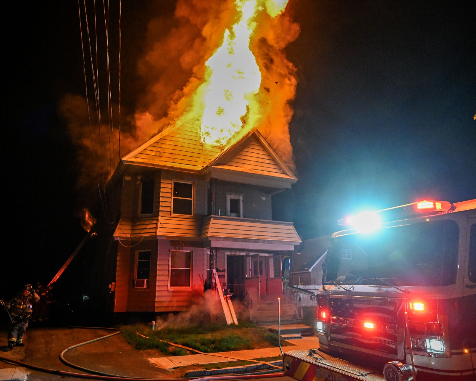 9 displaced in Schenectady apartment house fire | Fire | dailygazette.com