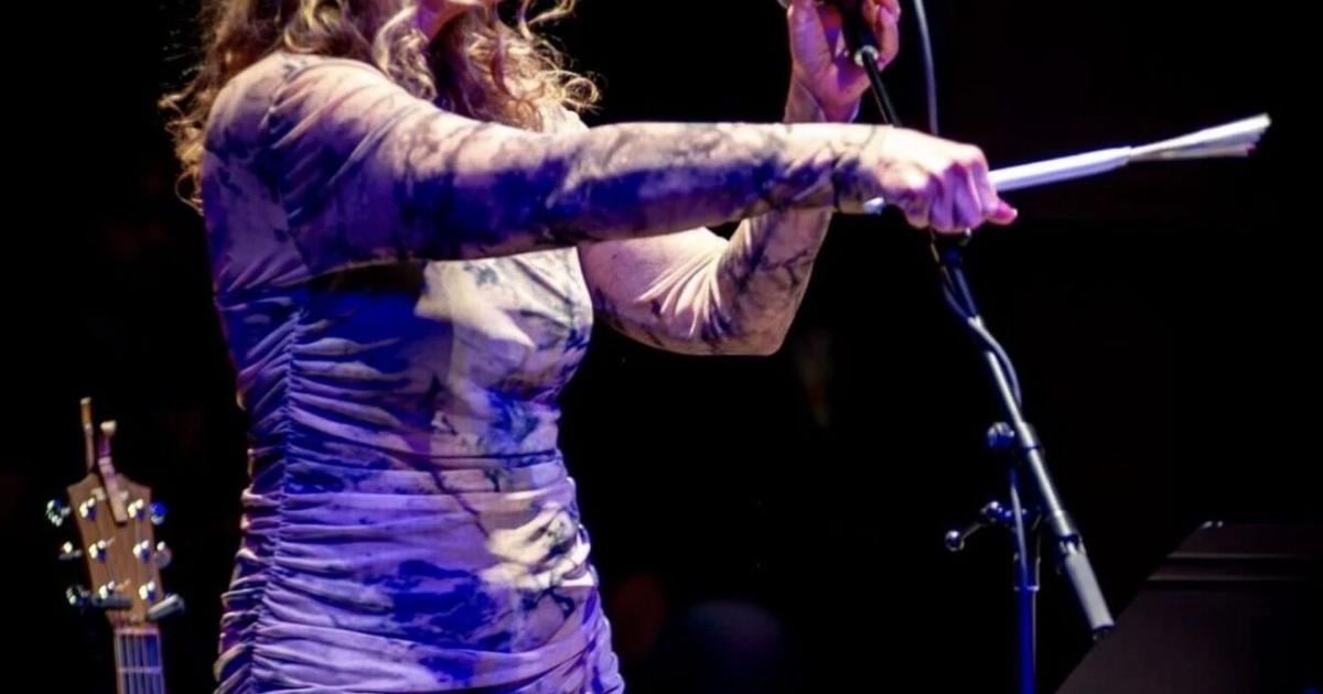Saratoga Springs hosts Joan Osborne in Caffe Lena show