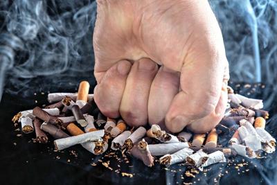 does cillian murphy smoke real cigarettes How many cigarettes do Cillian Murphy, Paul Anderson & the cast of Peaky Blinders does cillian murphy smoke real cigarettes How many cigarettes do Cillian Murphy, Paul Anderson & the cast of Peaky Blinders