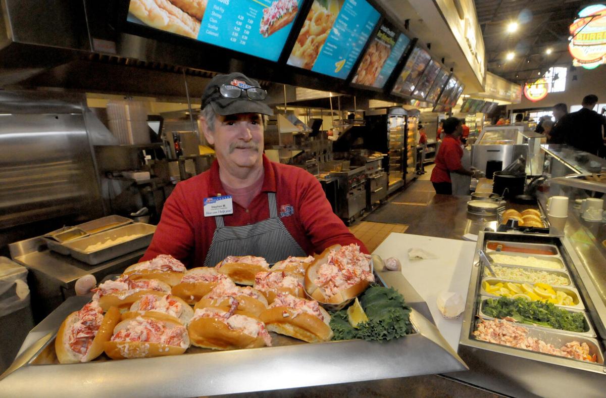 What's cooking at Hannaford? Food prepared to lure shoppers