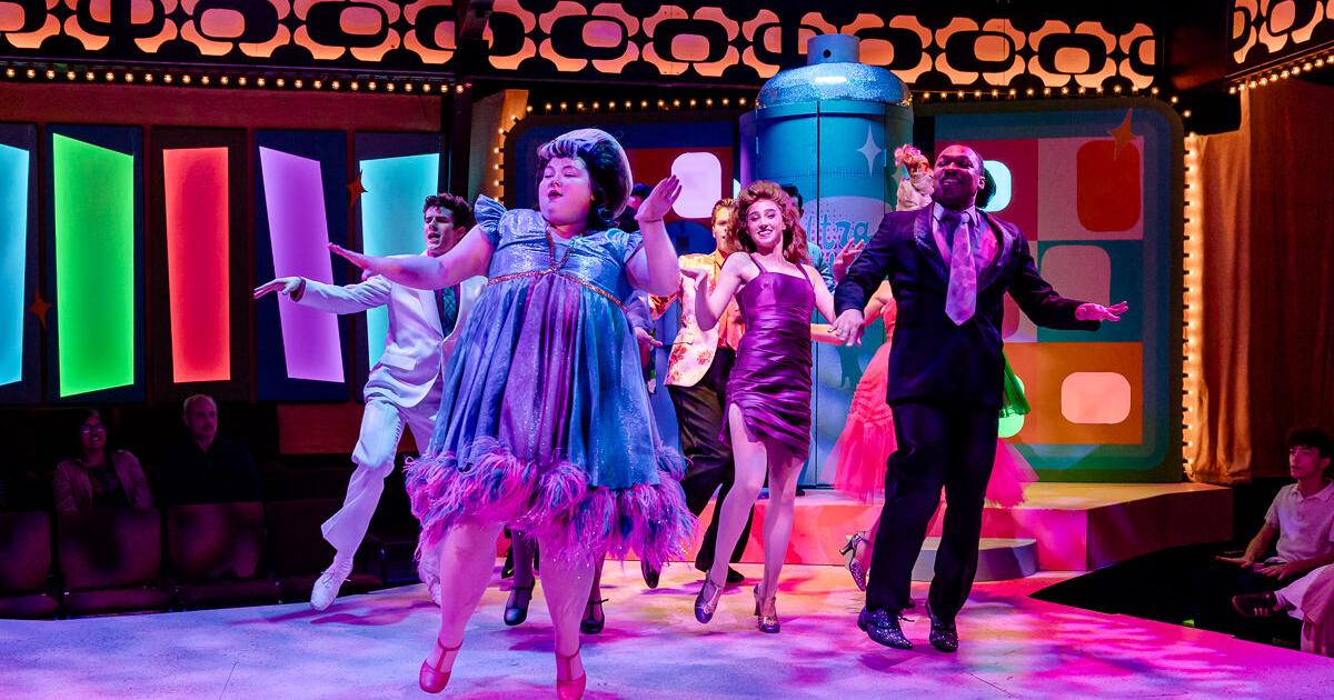 Мюзикл «Hairspray» с успехом идет в театре Mac-Haydn до 6 сентября