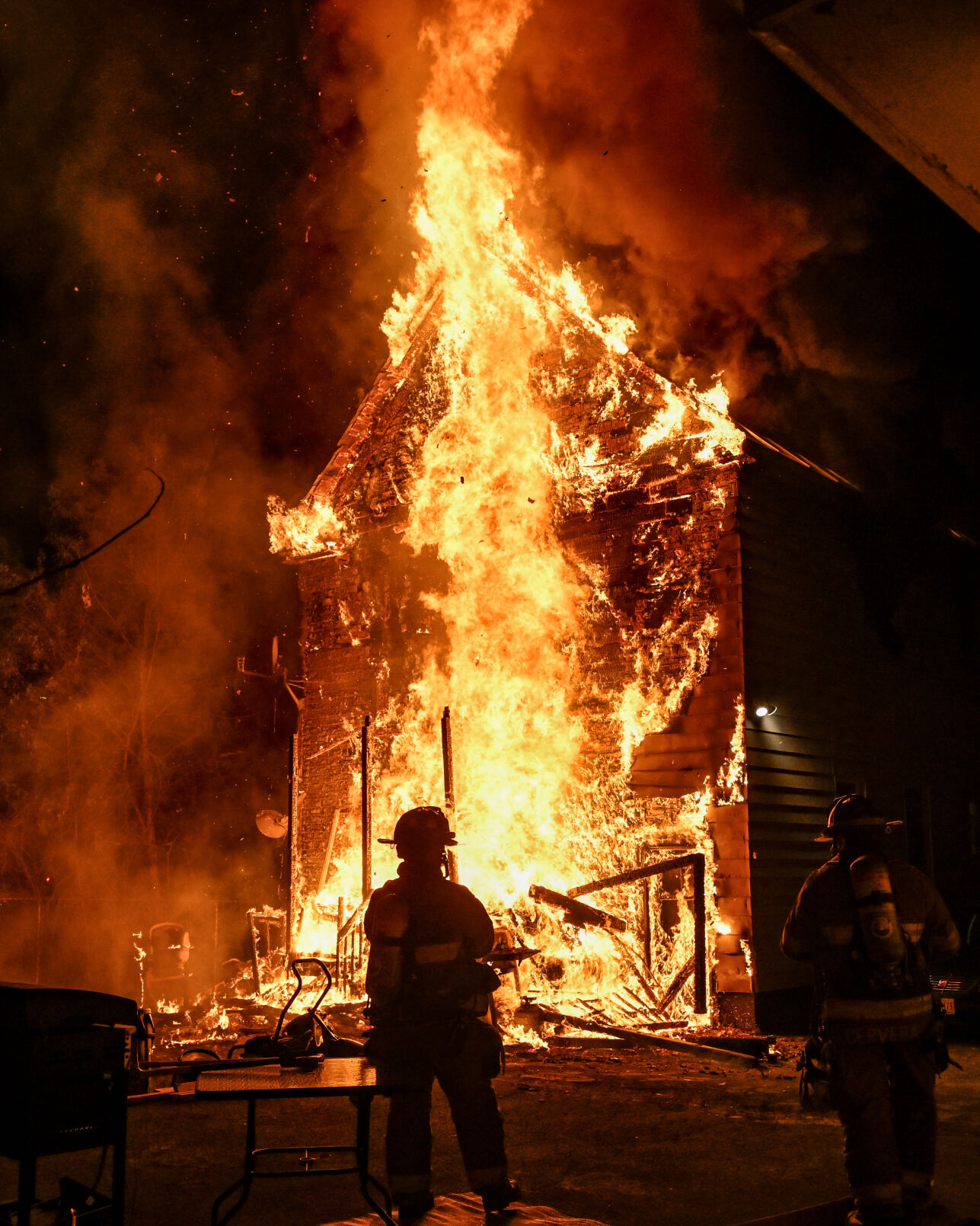 9 displaced in Schenectady apartment house fire | Fire | dailygazette.com