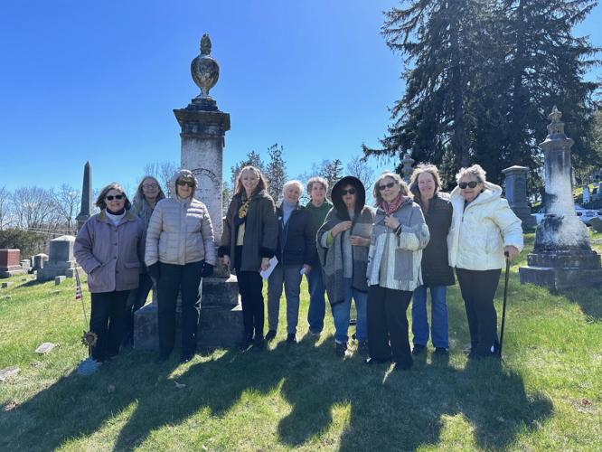 Hendrick Hudson Chapter marks founder Margaret Mulford Collier's grave