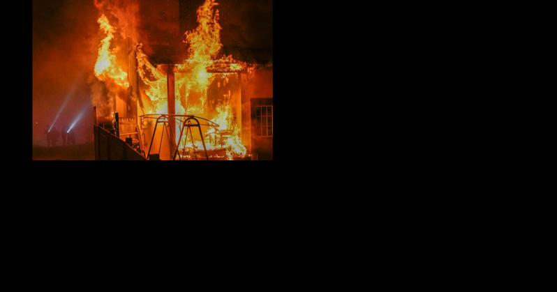 One injured in early Thursday Schenectady fire (w/5 photos) - Vimarsana News