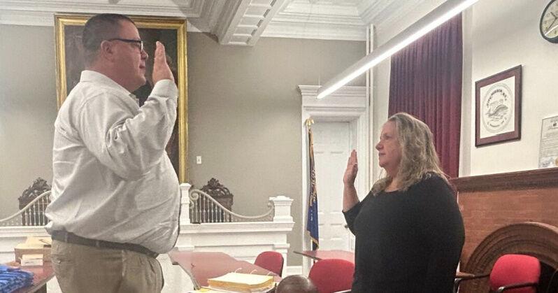 New Hudson mayoral aide Justin Weaver sworn in - Vimarsana News