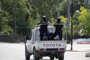 Experts Urge WHO: Respirators Must Replace Surgical Masks for Healthcare | Quick Digest