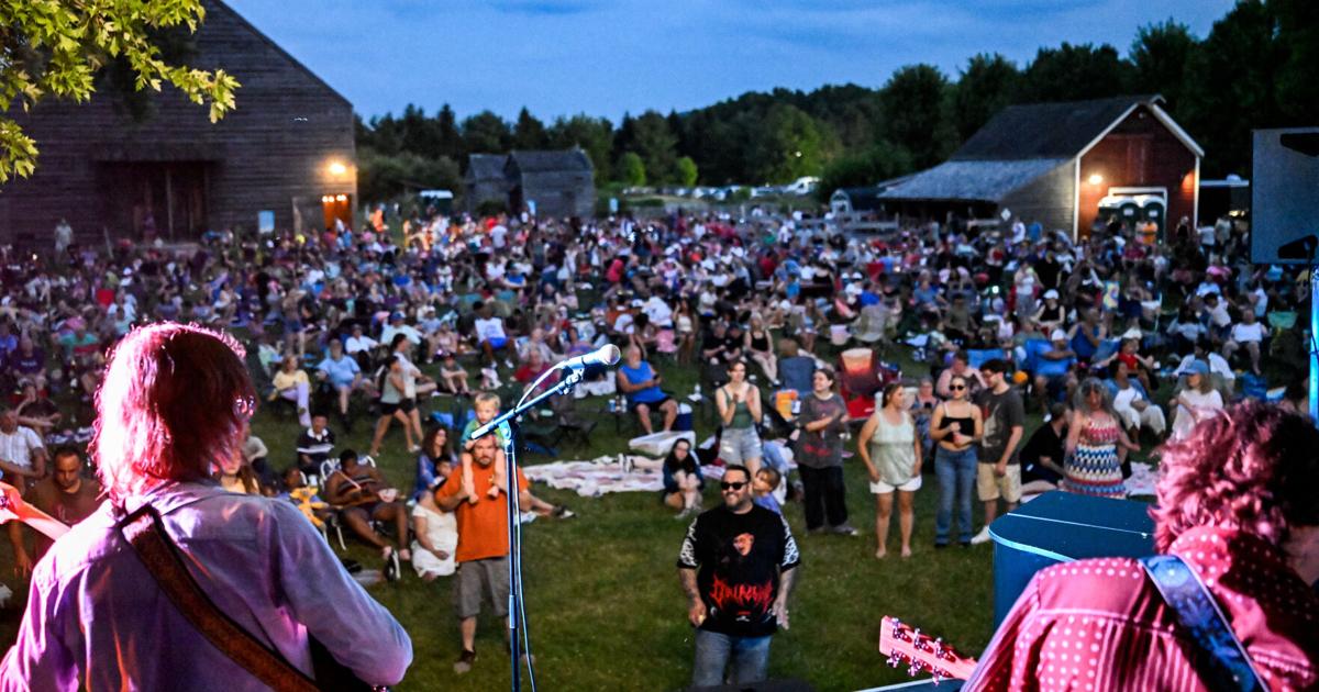 Photos: Fireworks at Mabee Farm Historic Site 2026