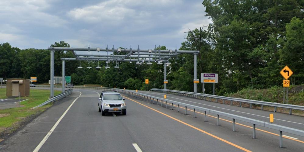 Police: New Hampshire man dies on Thruway in Athens