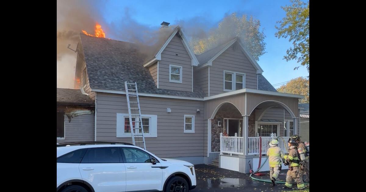 Fire damages Schenectady home