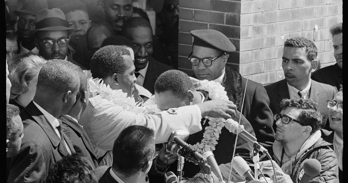 Hawaii displays historic photos of Martin Luther King Jr. wearing ...