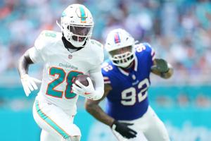 Greg Cote: Diamond in a mud bog as Dolphins score 30-13 home upset of Bills