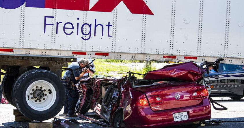 Schenectady Police: Driver of fleeing car in FedEx truck crash arrested ...