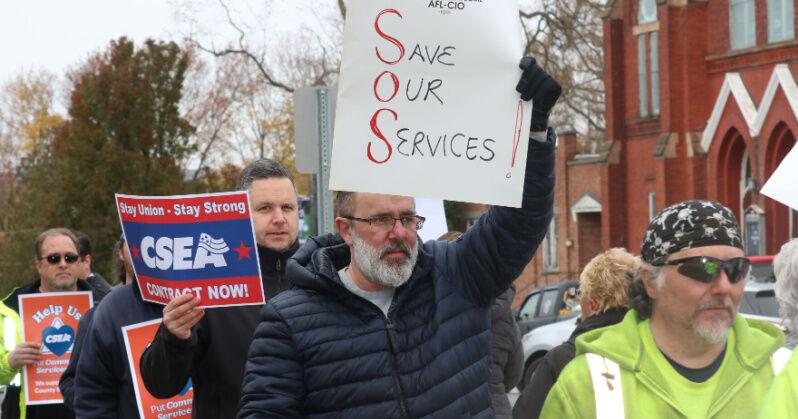 Union demands 'respect' at Fulton County building picket | leaderherald - Vimarsana News