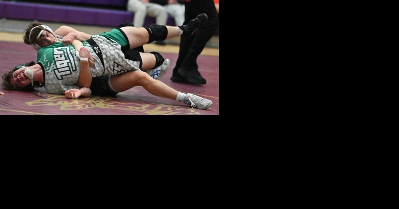 Cobleskill-Richmondville takes on Hudson Falls in wrestling championship (10 Photos) - Vimarsana News