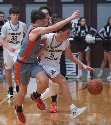 Lions scratch last: Boyd County holds off Tomcats on the road in first ...