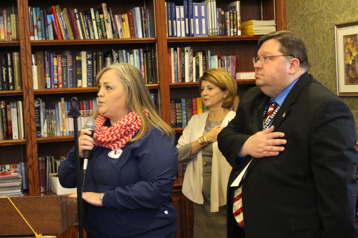 Gifford sings The National Anthem