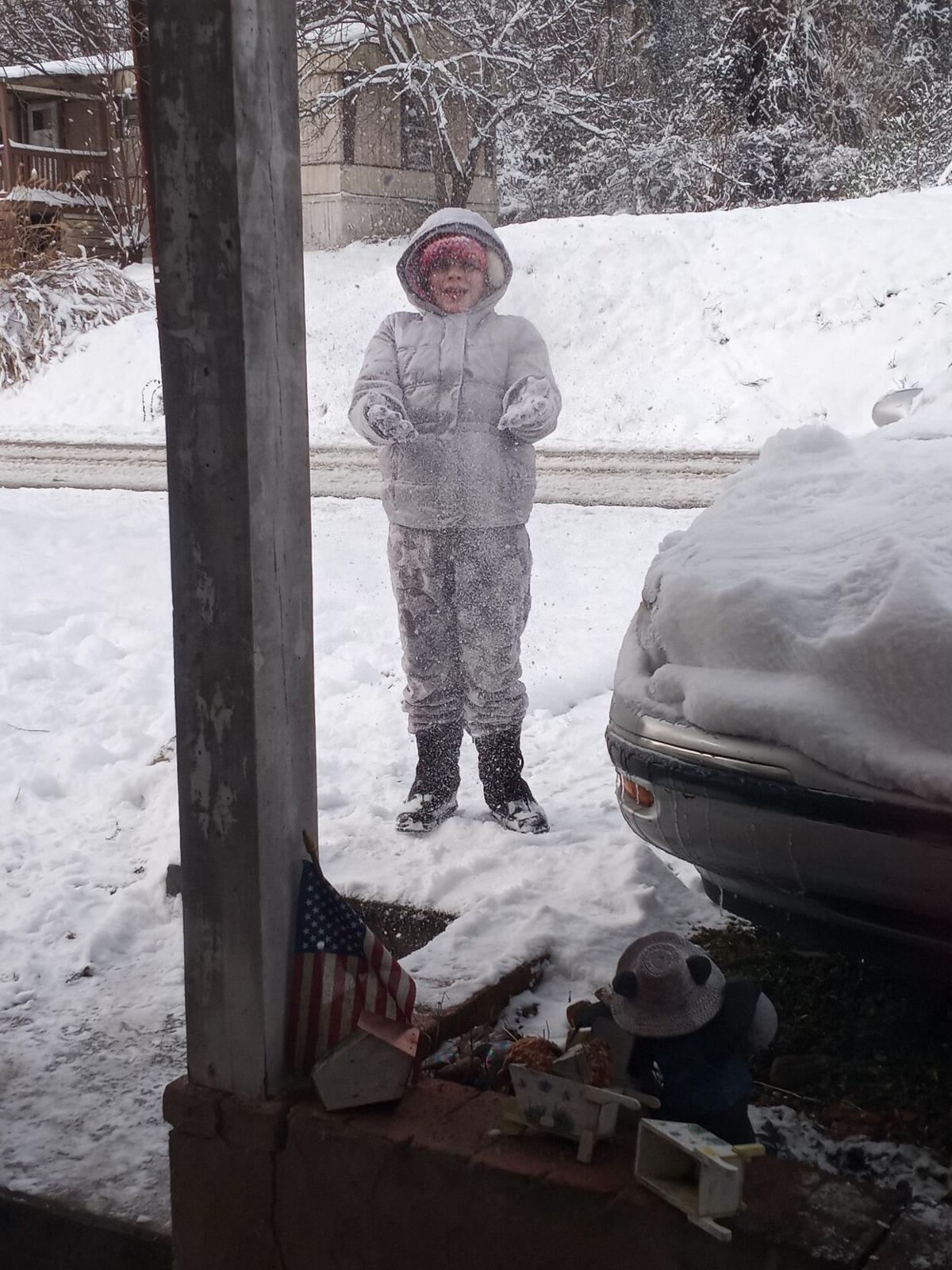 0108kidssnow15.jpg