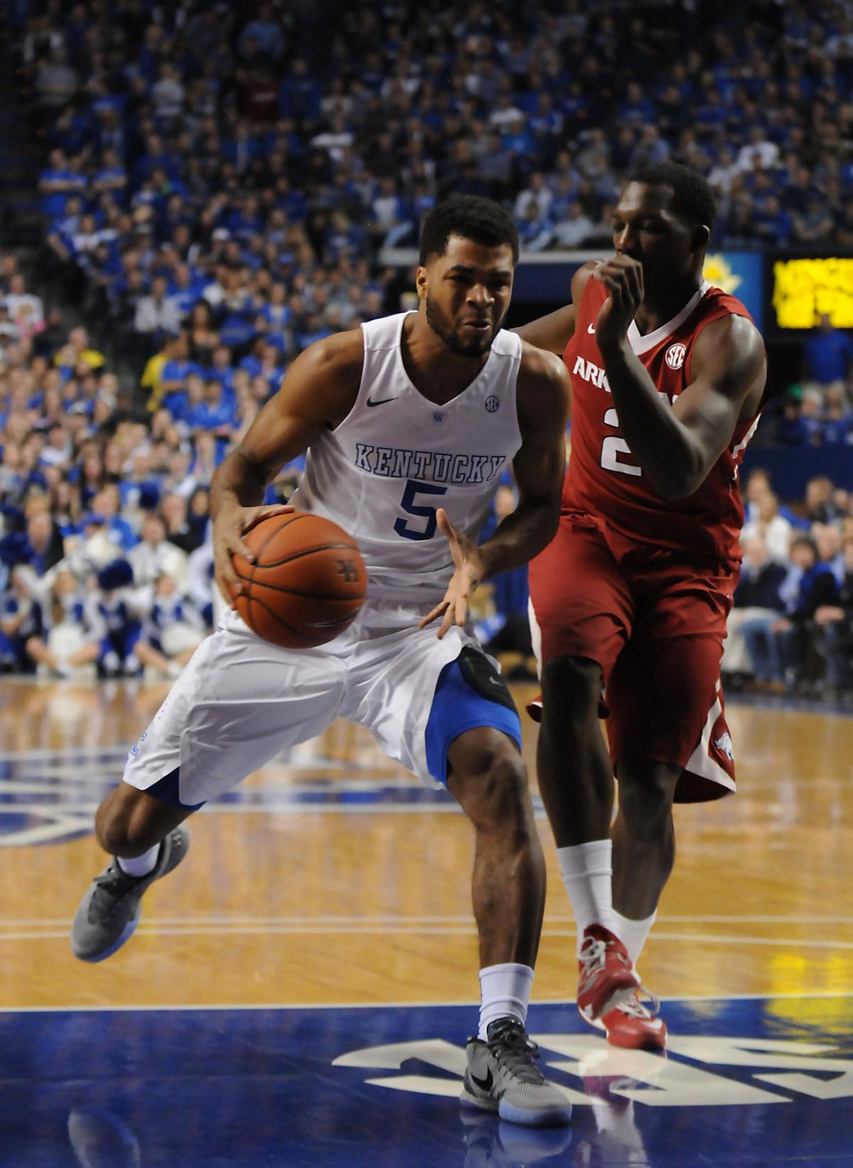 Hogs Mild Wildcats Dominate Arkansas Sports Dailyindependent Com