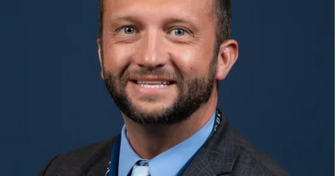 Hale calls it 'absolute team award': Former Fairview administrator named Kentucky Principal of Year - Vimarsana News