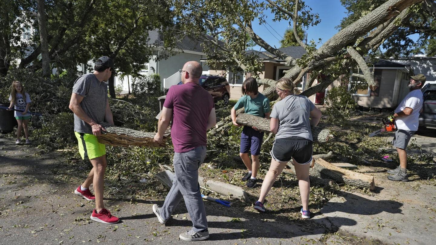 Florida neighbors band together to recover from punch News