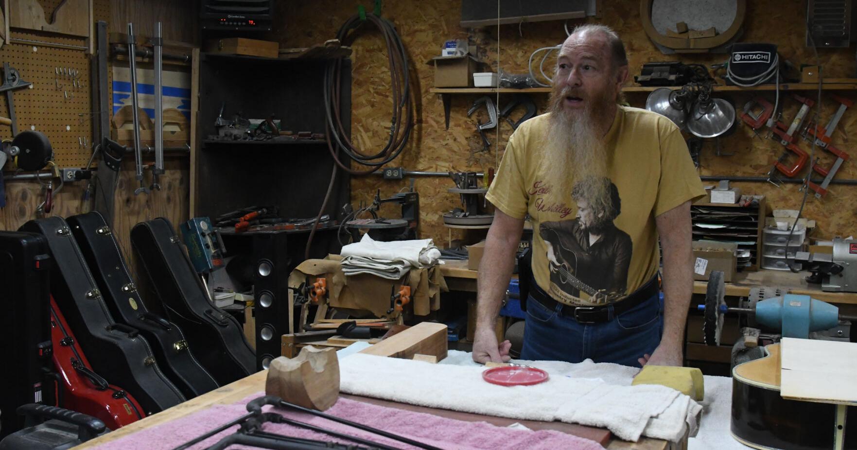 Kendrick makes instruments of the mountains in the mountains of Menifee County - Vimarsana News
