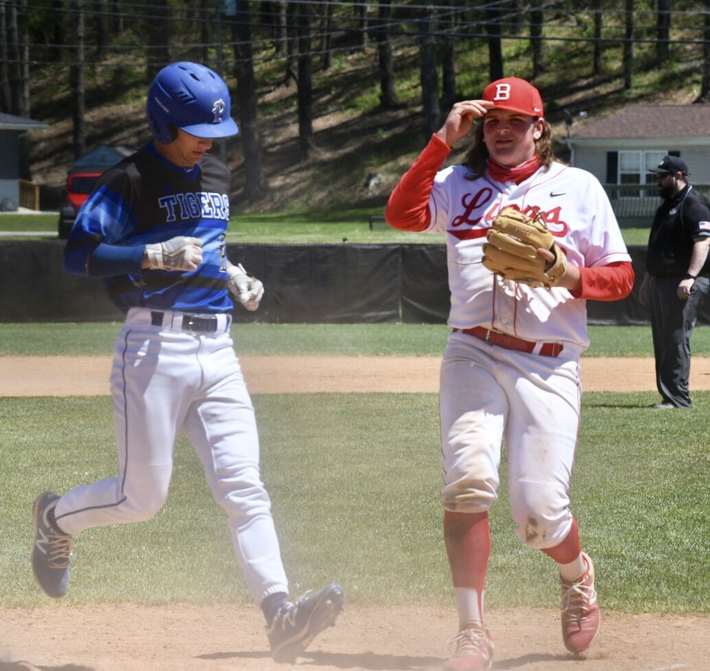 Boyd County Derby Classic Tigers Win In Grand Fashion Lions Earn Walk Off Victory Over Panthers Sports Dailyindependent Com