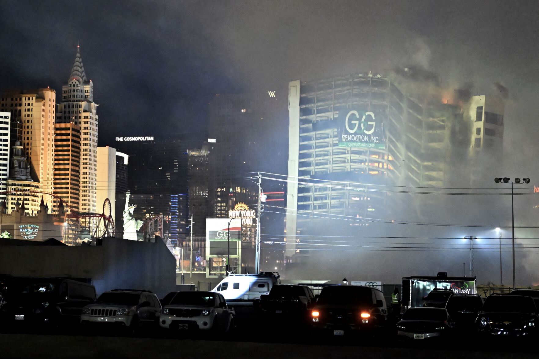 Las Vegas Says Goodbye To The Tropicana With A Flashy Casino Implosion ...