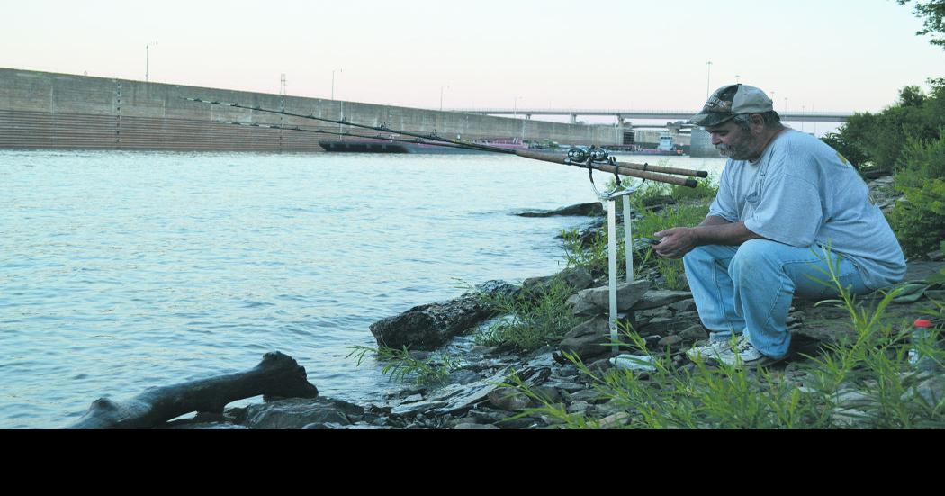 Catfishing on the Ohio River, Columns