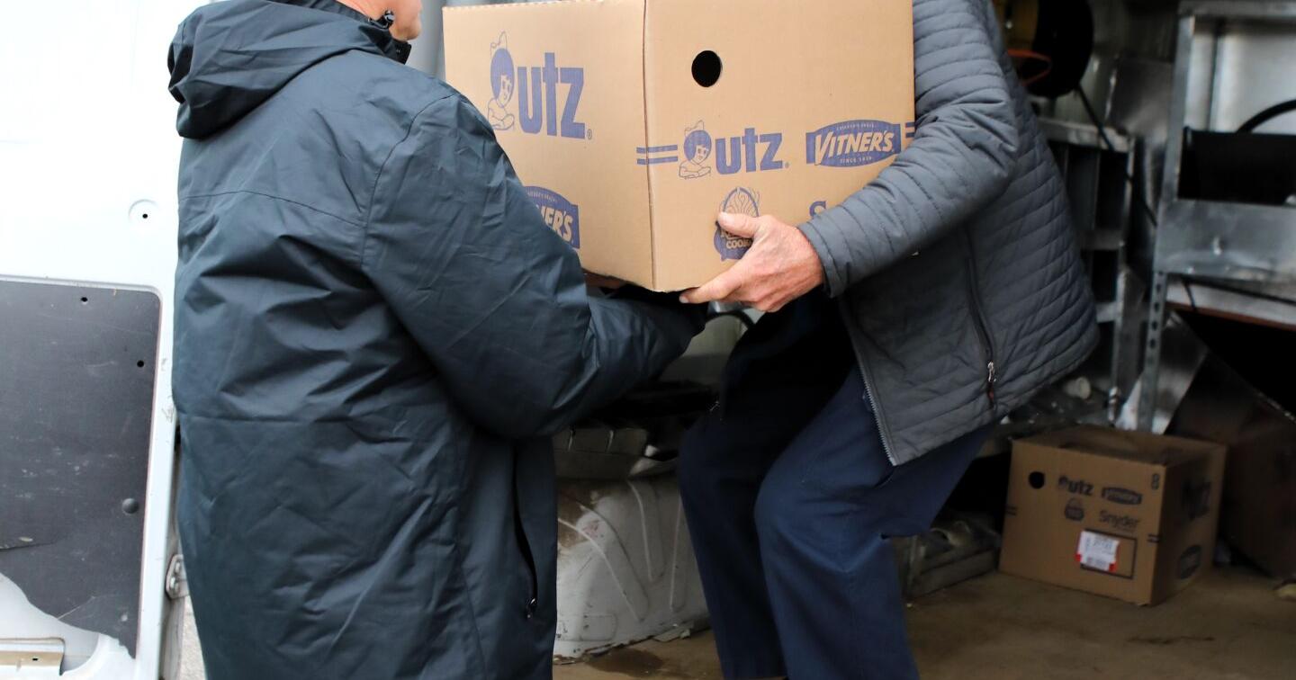 Kiwanis, Key clubs deliver Thanksgiving baskets - Vimarsana News