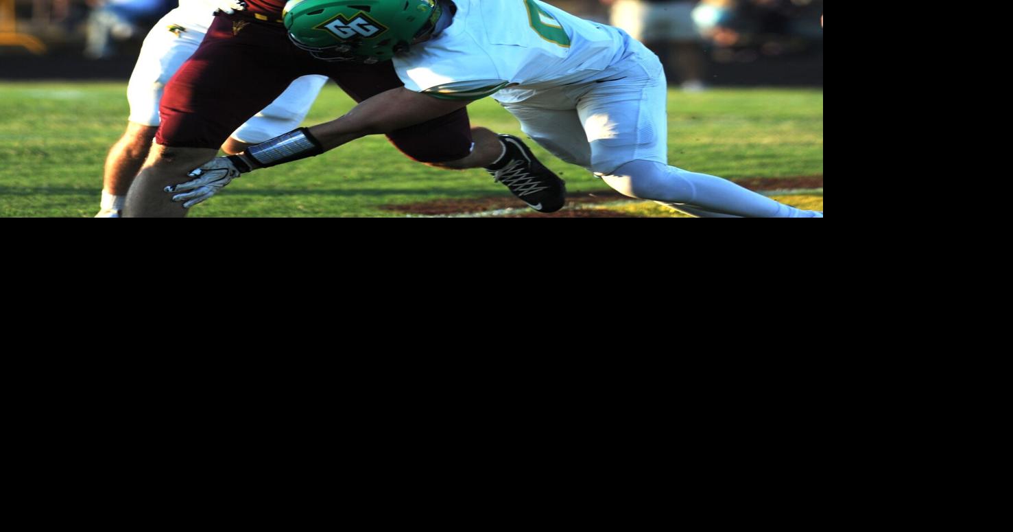‘Benny’ turns on the jets: Russell junior delivers last blow in Backyard Brawl as Russell wins, 28-22