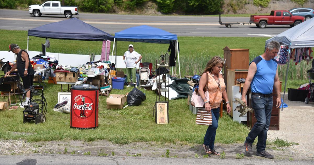 US 23 Yard Sale Photos