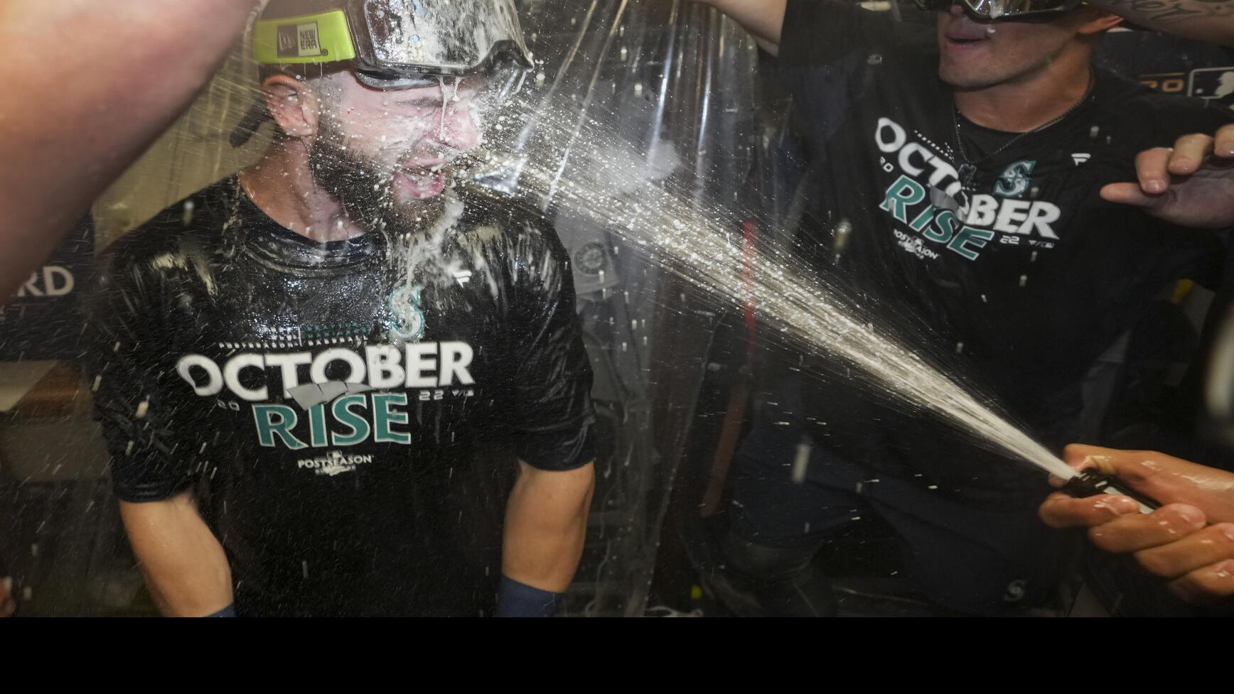 Mariners erase 7-run deficit, sweep Blue Jays to advance to ALDS