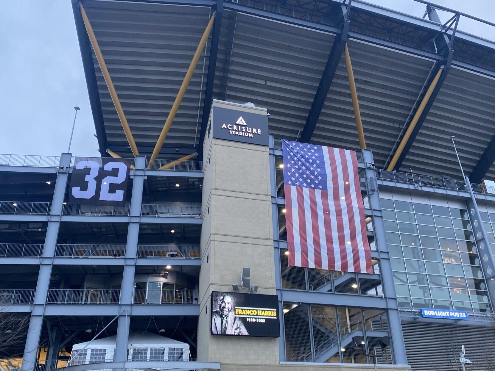 Harris' widow on field in Pittsburgh as his No. 32 retired